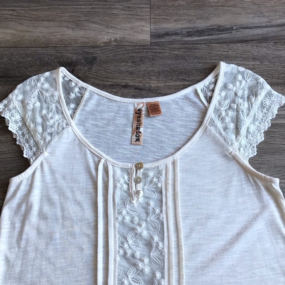 Cream Colored Short Sleeved Lace Top Size Small - Picture 4 of 12